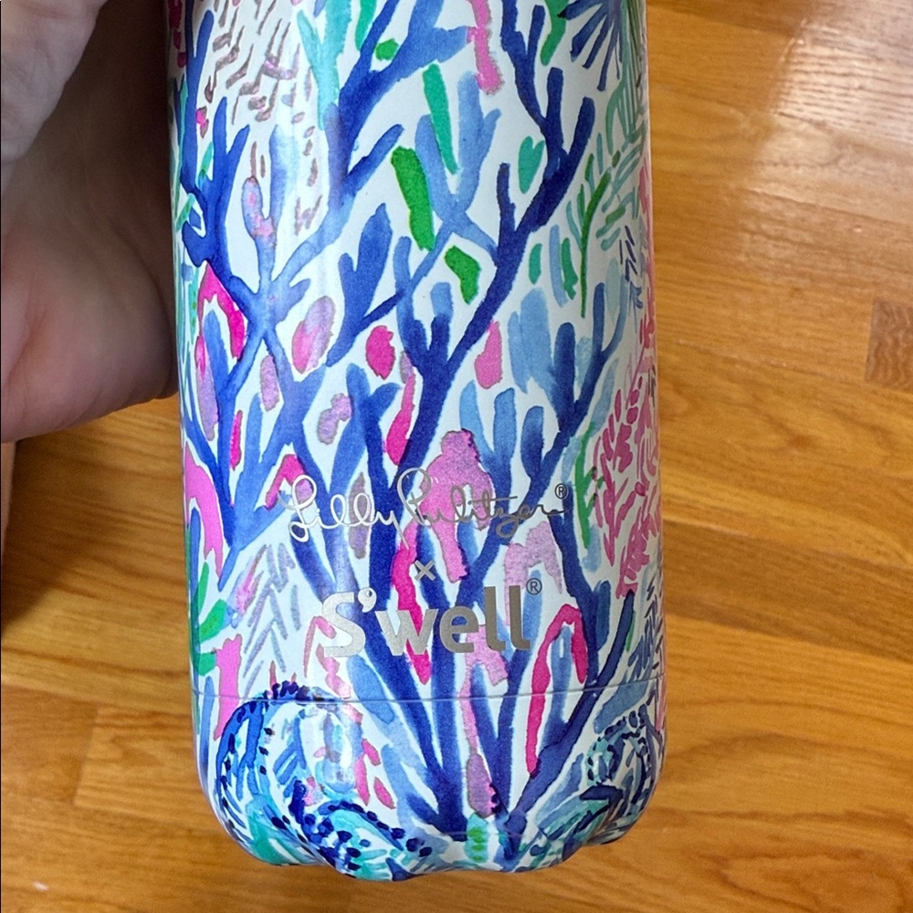 EUC Lilly Pulitzer x S’well water bottle - Picture 3 of 5